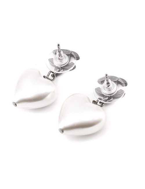 Boucles d'oreille coeur CHANEL