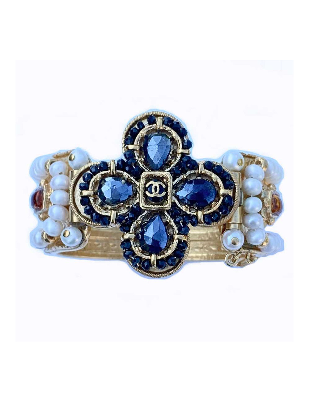 Manchette CHANEL métal doré et perles d'eau douce