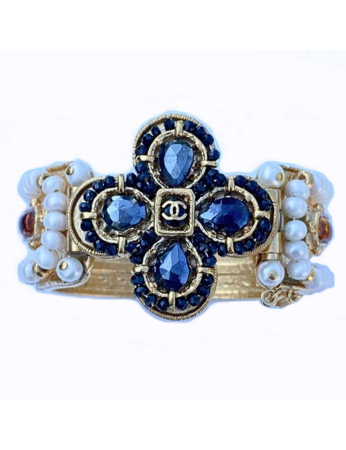 Manchette CHANEL métal doré et perles d'eau douce