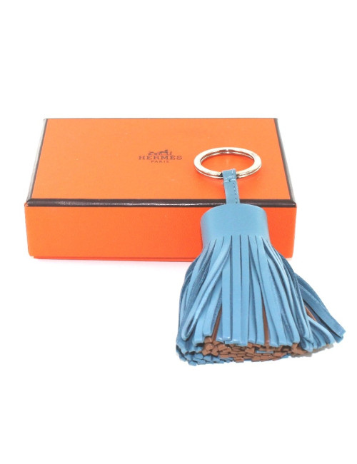 Porte-clefs HERMES pompom en cuir bleu jean et marron