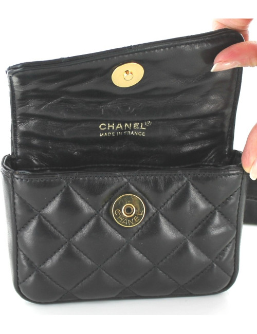 Ceinture-pochette CHANEL en cuir matelassé noir et métal doré