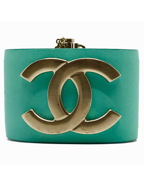Manchette CHANEL cuir lisse vert clair