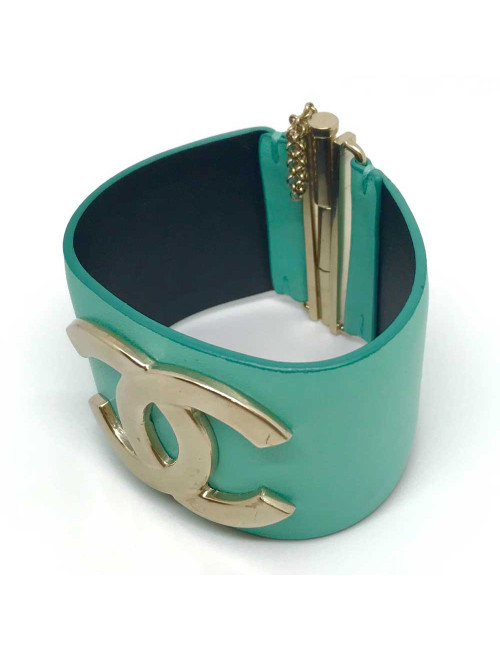 Manchette CHANEL cuir lisse vert clair