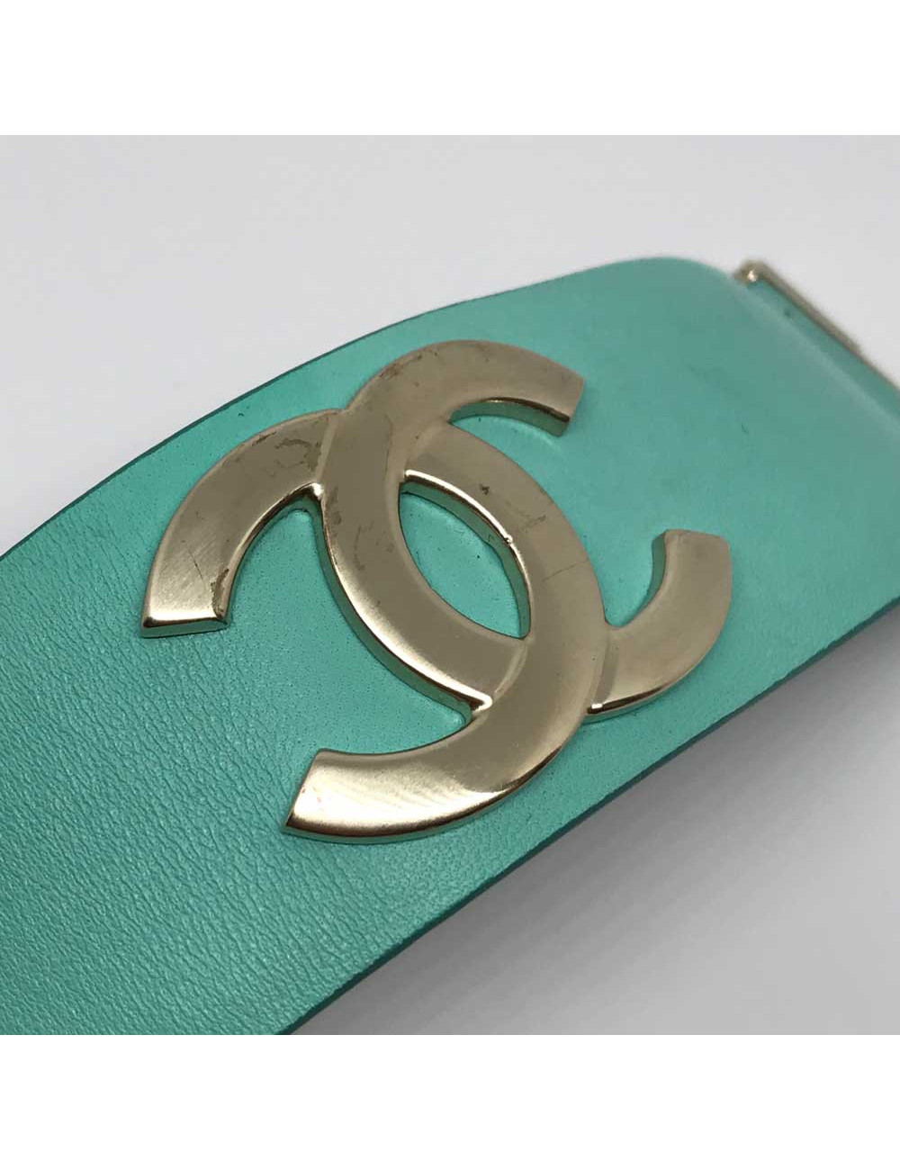 Manchette CHANEL cuir lisse vert clair