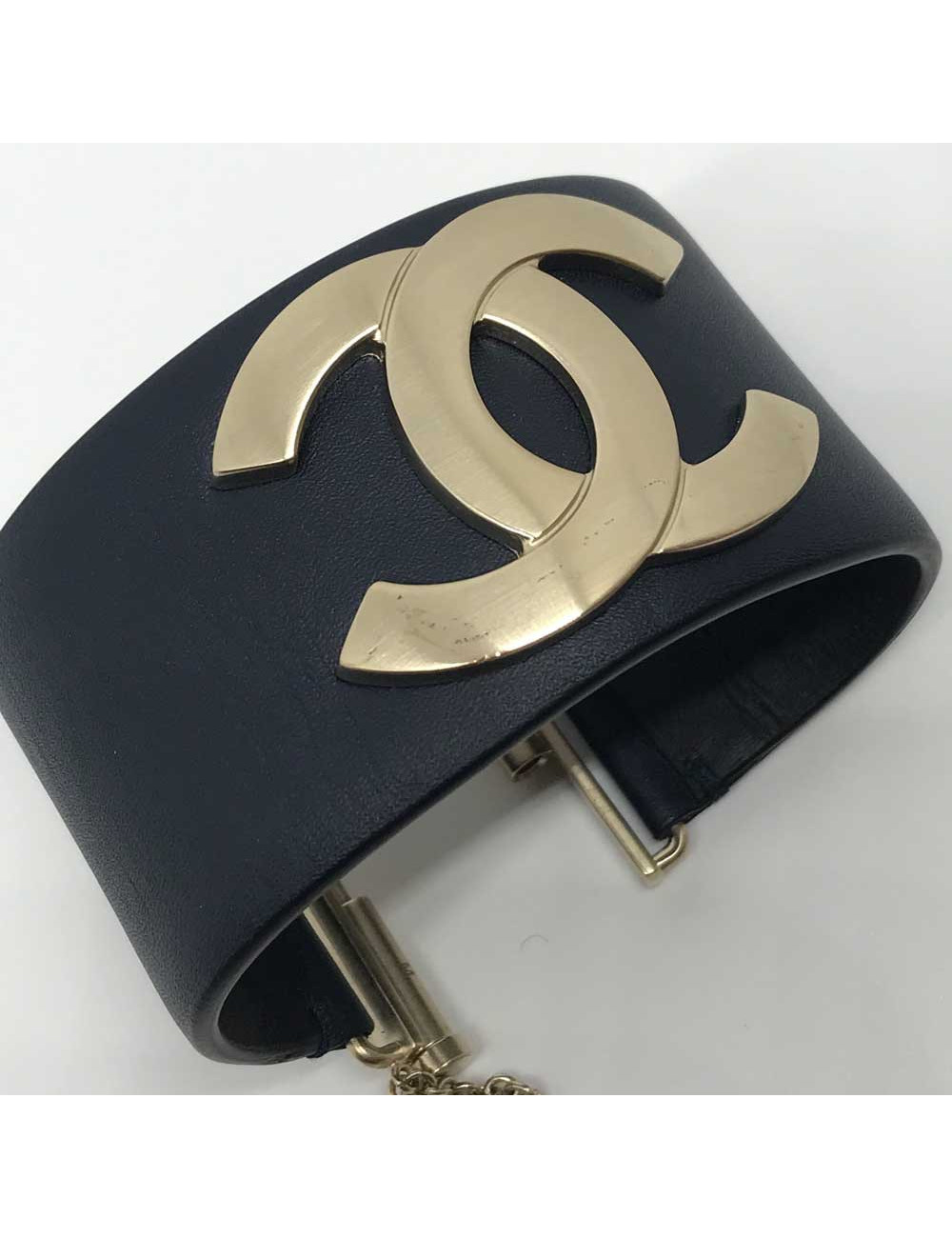 Manchette CHANEL cuir lisse bleu nuit