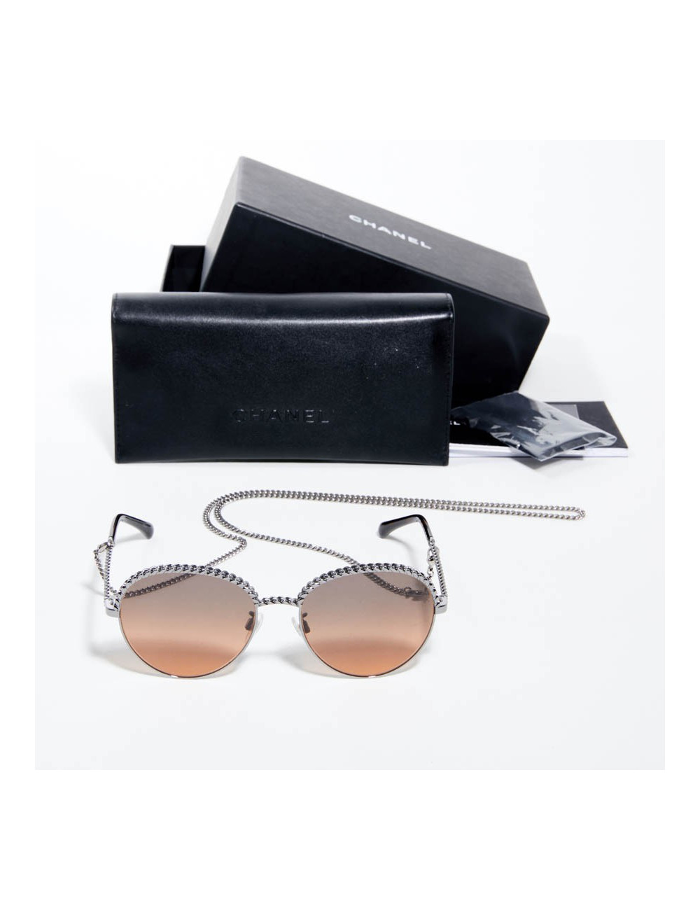 Lunettes de soleil CHANEL avec chaine amovible