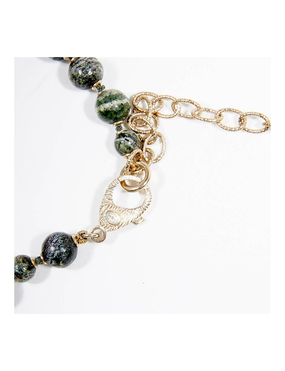 Sautoir CHANEL serti de perles en pierre 