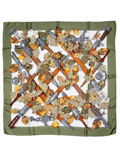 Carré Au plus dru HERMES soie 100%