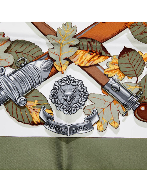 Carré Au plus dru HERMES soie 100%