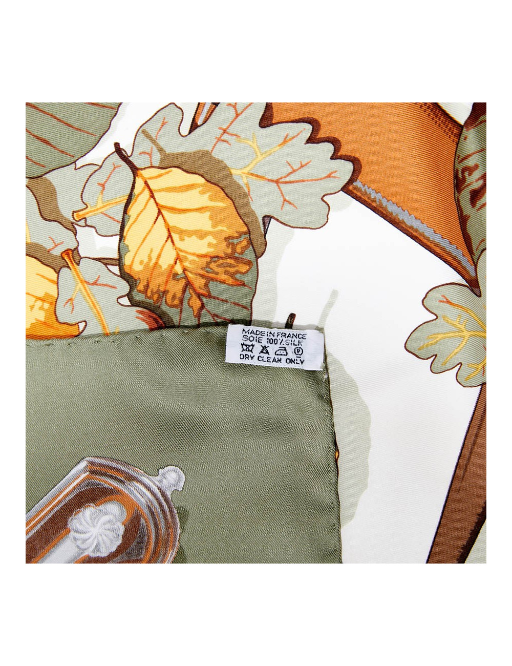 Carré Au plus dru HERMES soie 100%