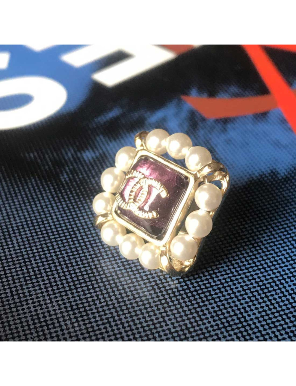 Pin's CHANEL