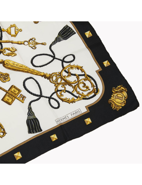 Carré HERMES Les clefs bordures noires