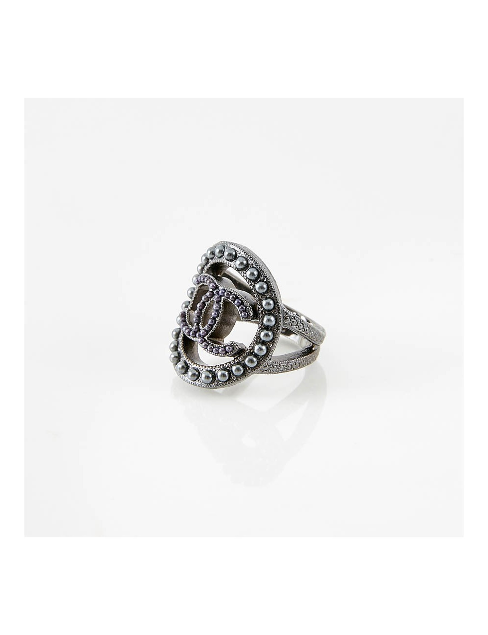 Bague CHANEL ovale perlée gris