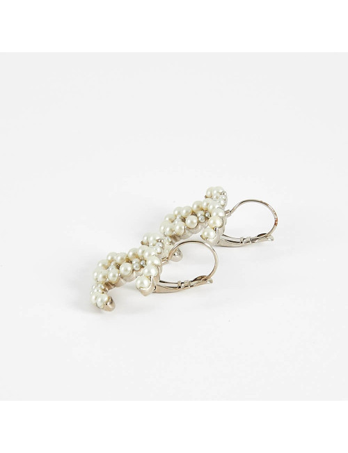 Larges clous CHANEL perles nacrées