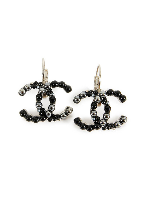 CHANEL grands clous CC perles noires