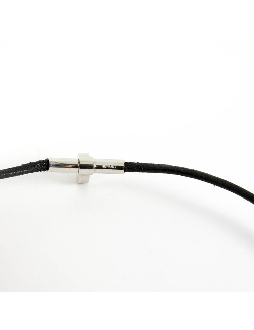Luxe certifié. En stock. Collier HERMES cordon cuir noir