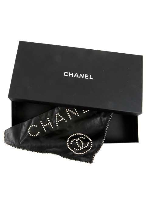 Foulard triangle CHANEL cuir noir