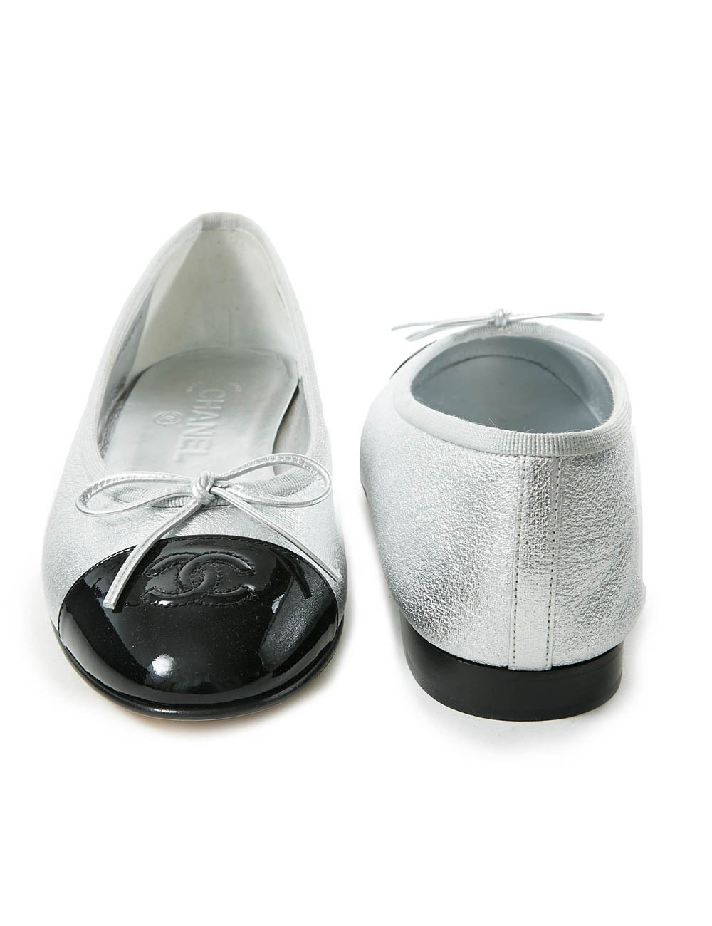 Ballerines T38.5 CHANEL Bicolores argent noir