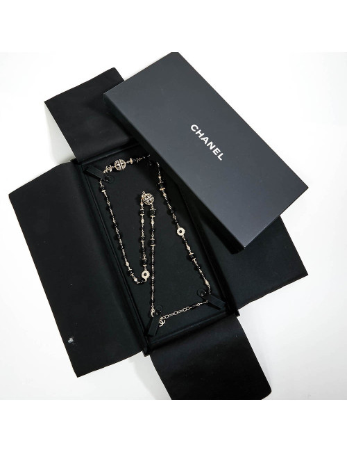 Sautoir CHANEL chaîne dorée et perles noires