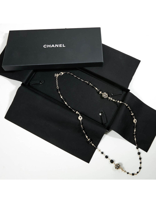 Sautoir CHANEL chaîne dorée et perles noires