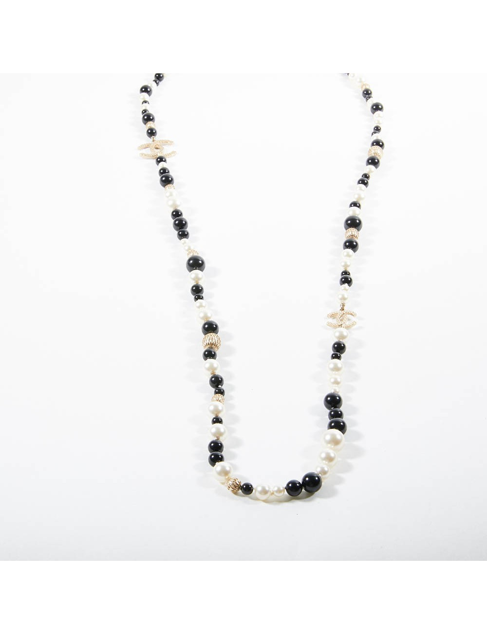 Sautoir CHANEL perles nacrées perles noires