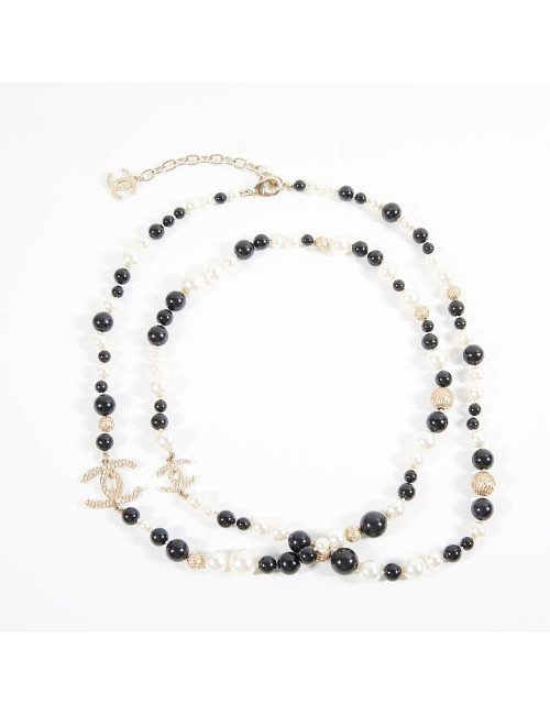 Sautoir CHANEL perles nacrées perles noires