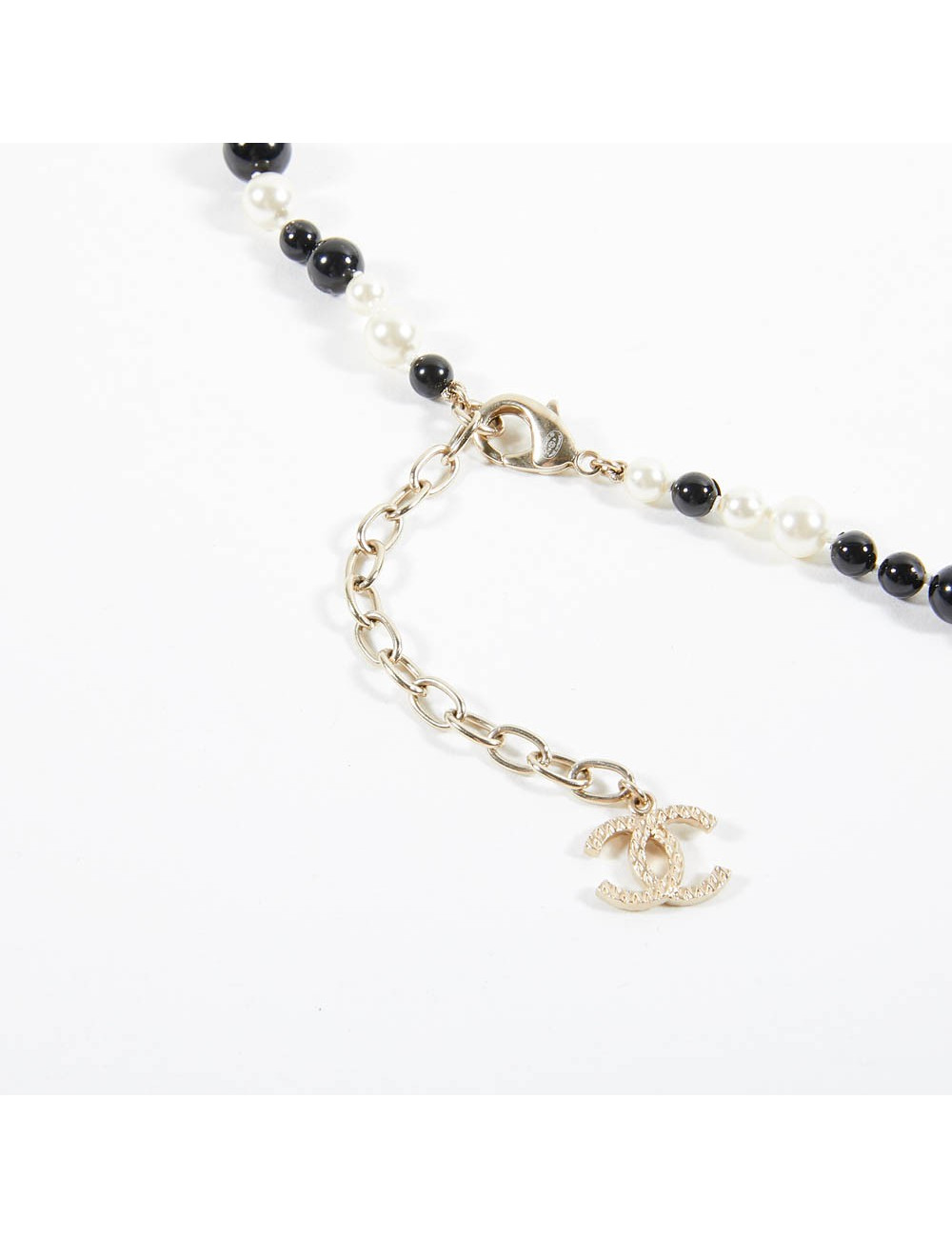 Sautoir CHANEL perles nacrées perles noires