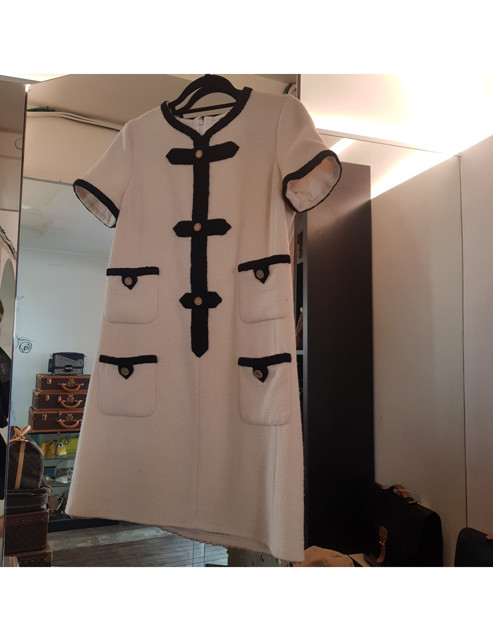 Robe T 40 CHANEL en laine beige et ganses noirs