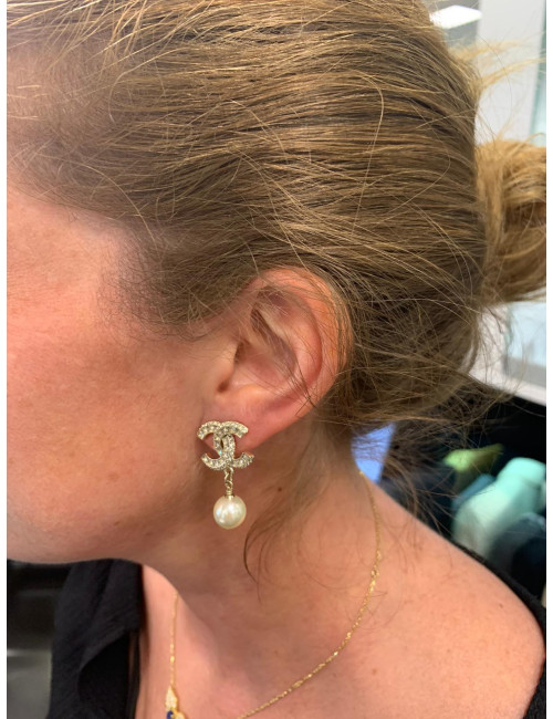 Boucles d'oreille CHANEL perles en verre et strass