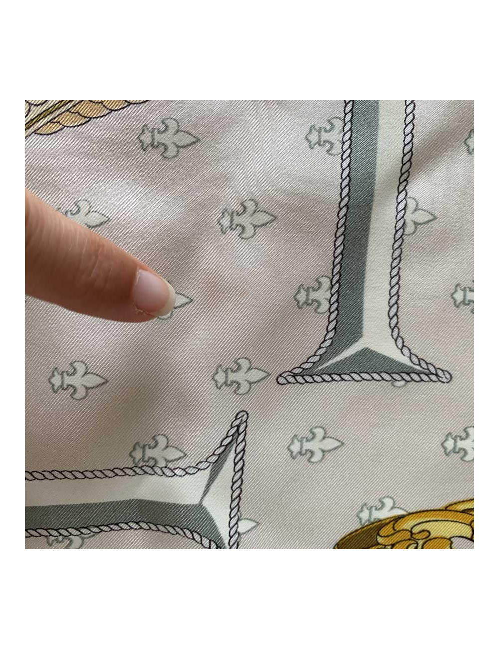 Carré HERMES  Selles à housse soie 100%