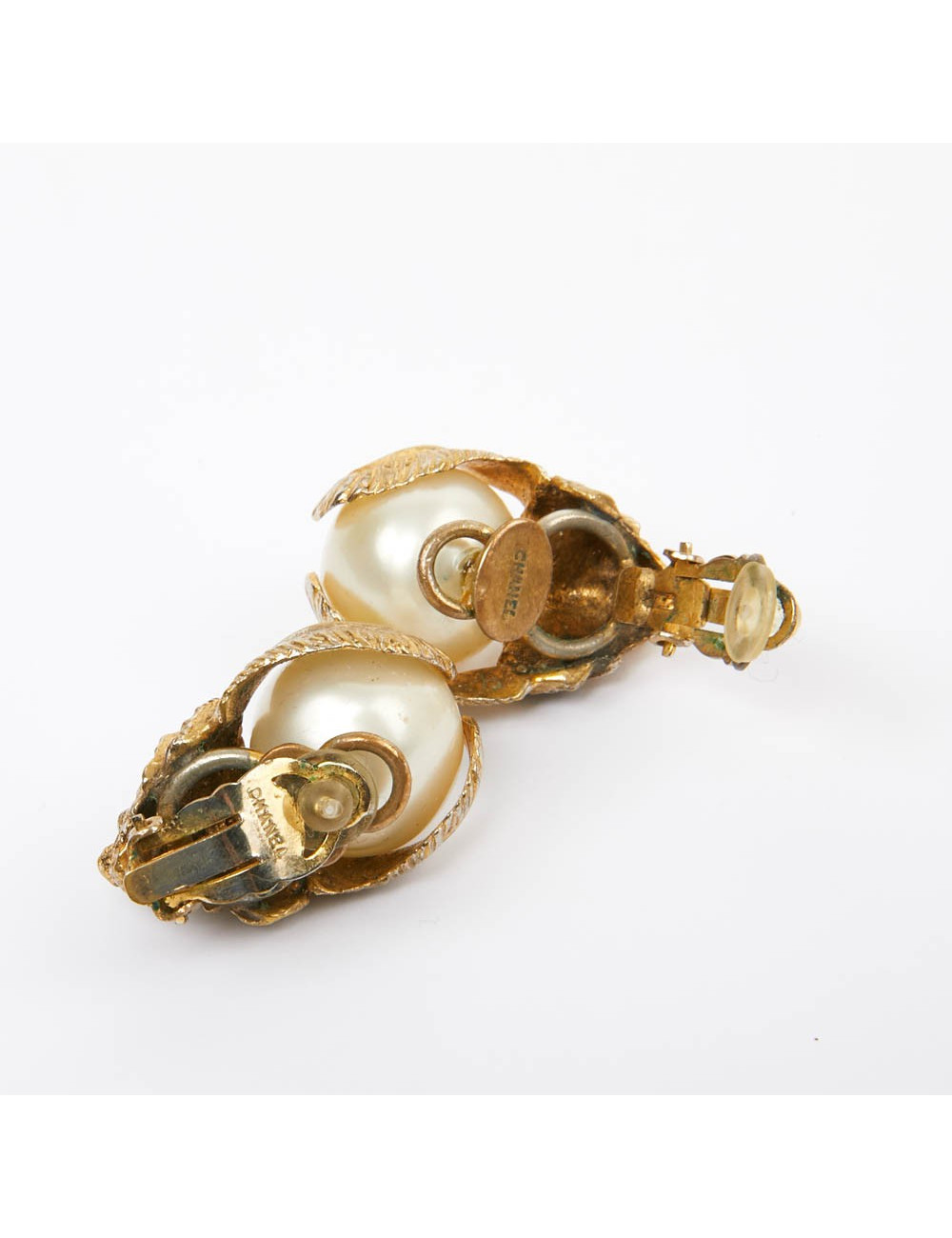 Boucles d'oreille couture CHANEL tête de lion 