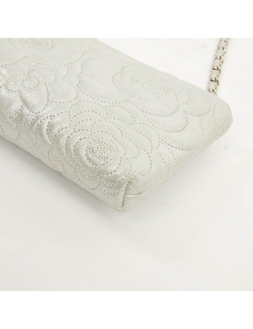 Pochette CHANEL cuir camélias argent