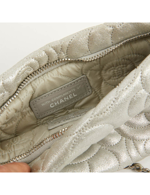 Pochette CHANEL cuir camélias argent