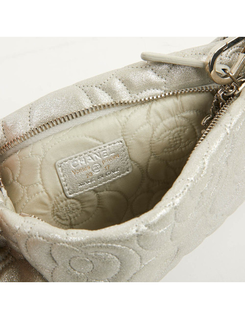 Pochette CHANEL cuir camélias argent