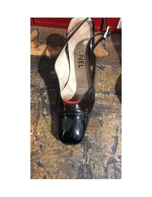 Escarpins Chanel T39 en cuir brillant bordeaux et noir