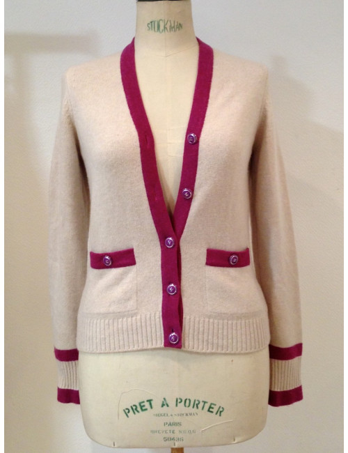Gilet CHANEL en maille de cachemire blanc cassé T36