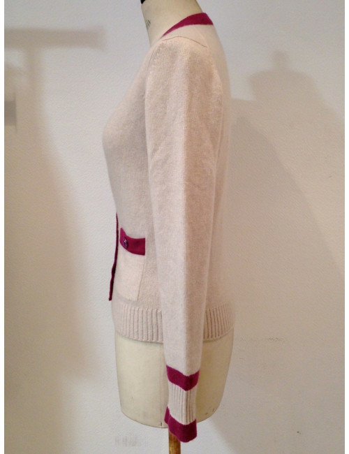 Gilet CHANEL en maille de cachemire blanc cassé T36