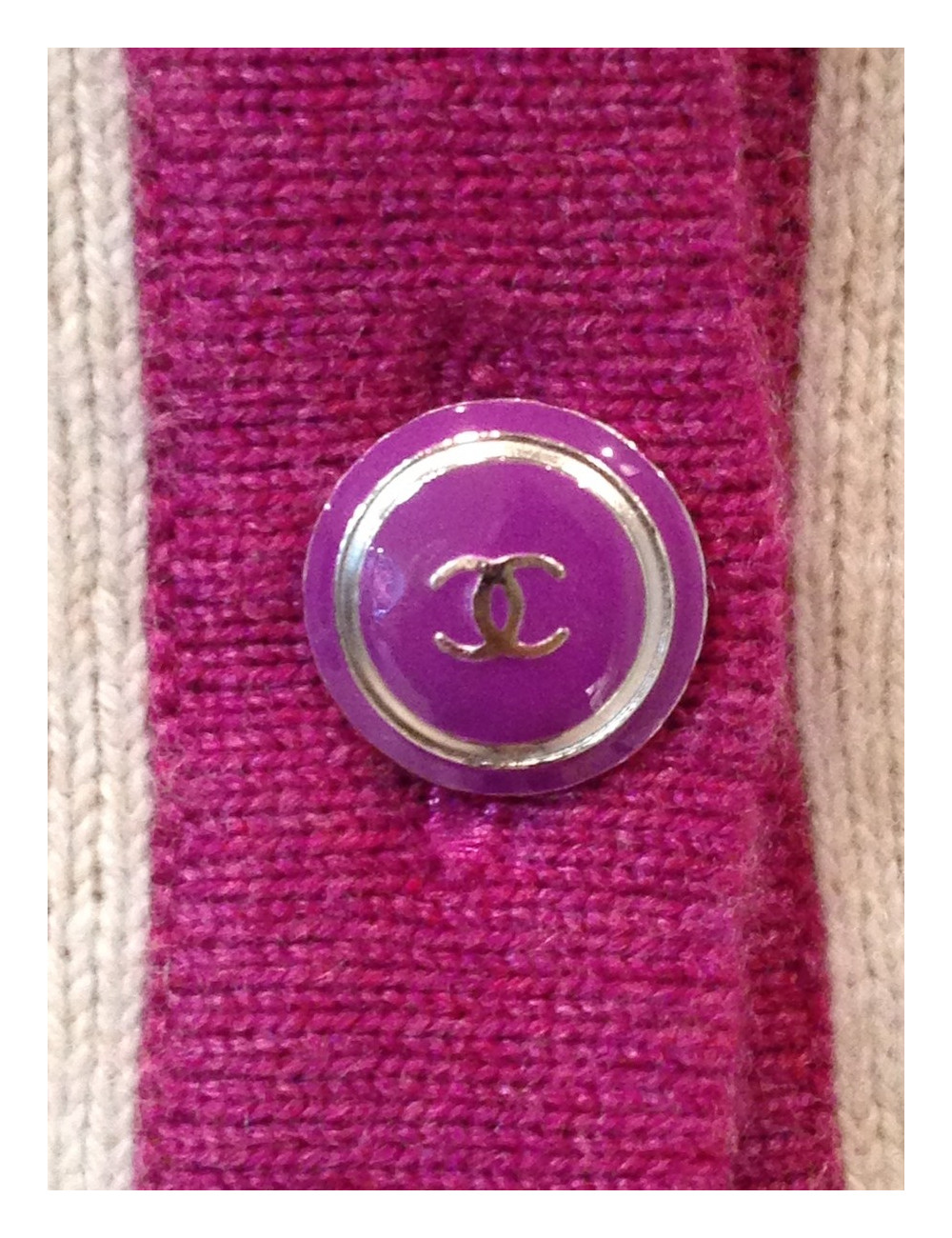 Gilet CHANEL en maille de cachemire blanc cassé T36