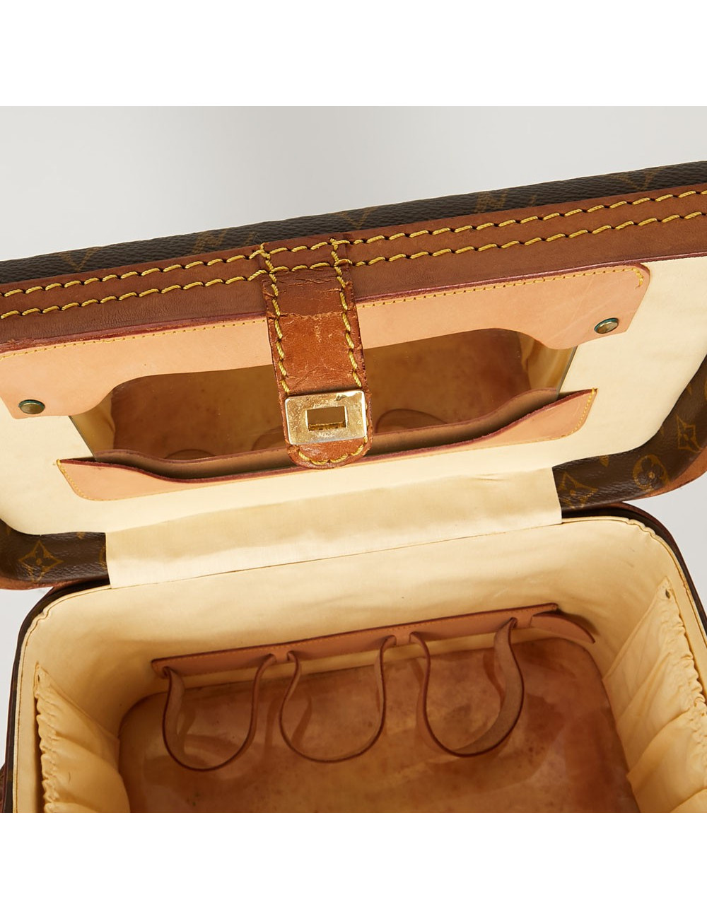 LOUIS VUITTON Vintage Beauty Case in Monogram Canvas 