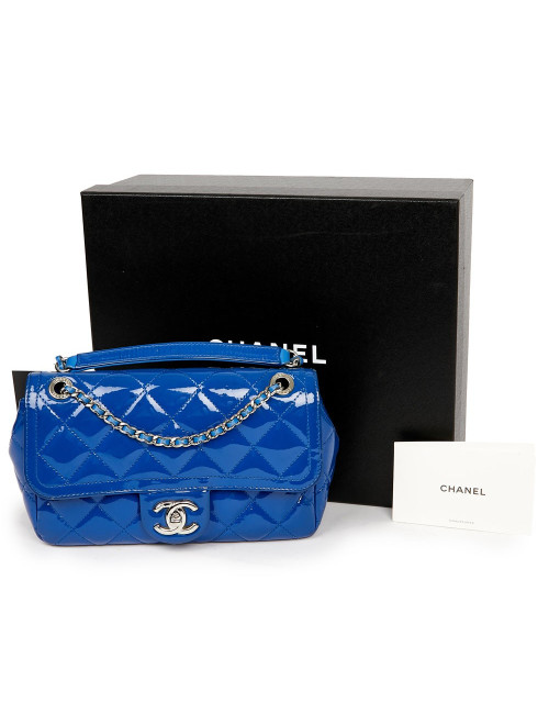 Timeless CHANEL cuir verni bleu
