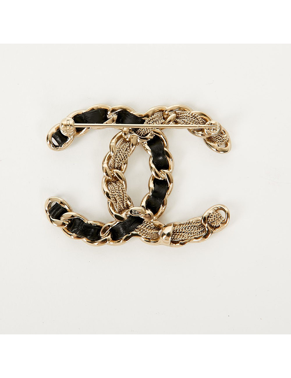 Broche CC métal entrelacé de cuir et fines chaines