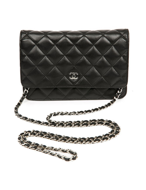 Wallet on chaine CHANEL cuir maelassé noir