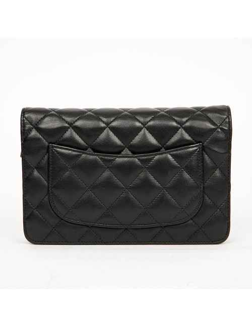 Wallet on chaine CHANEL cuir maelassé noir