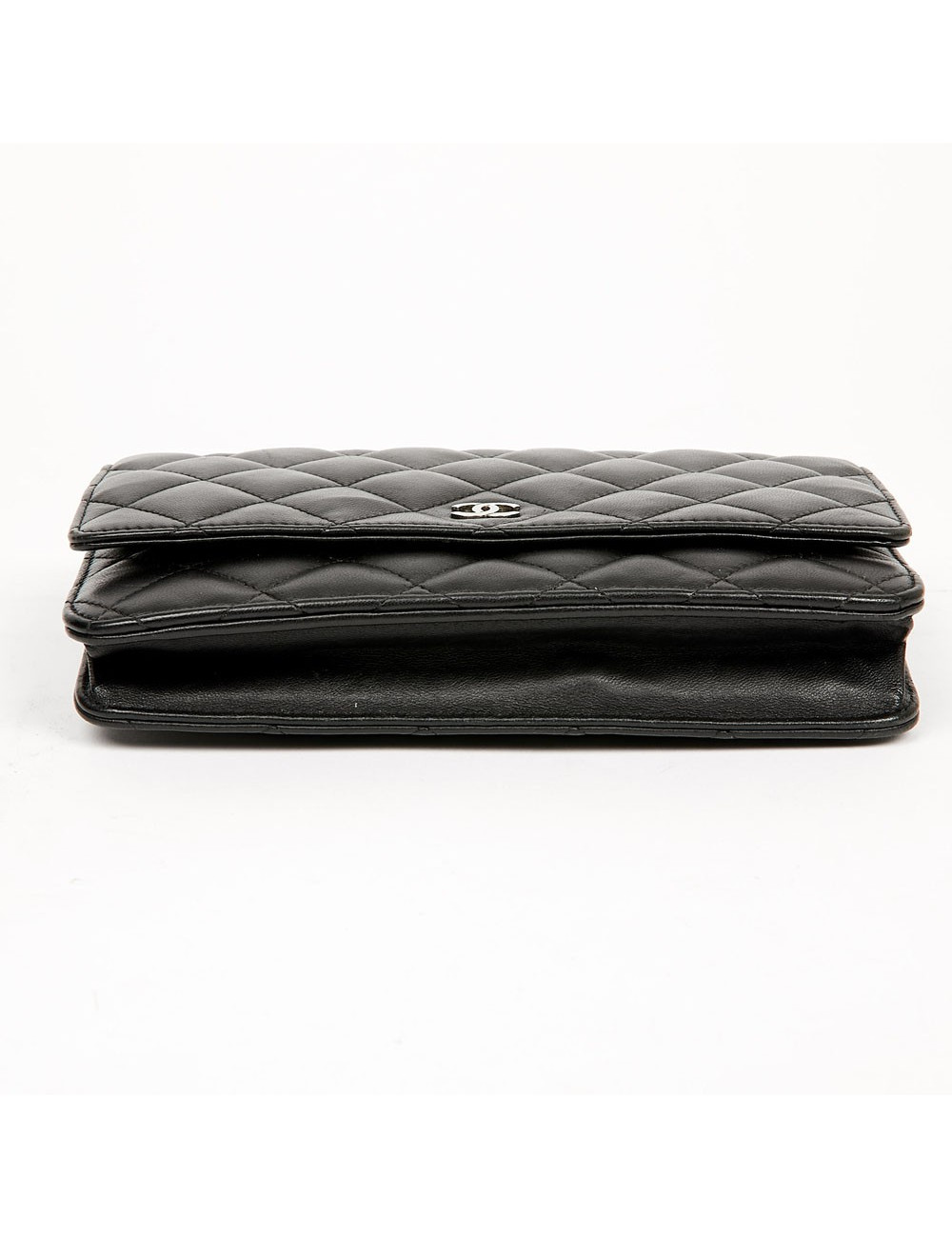 Wallet on chaine CHANEL cuir maelassé noir