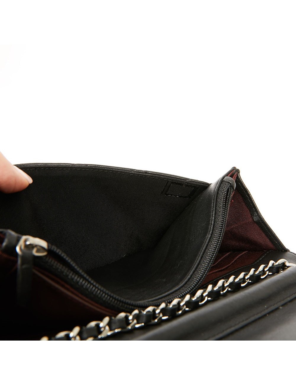 Wallet on chaine CHANEL cuir maelassé noir