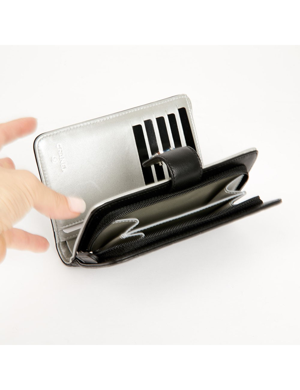 Porte monnaie CHANEL cuir embossé 