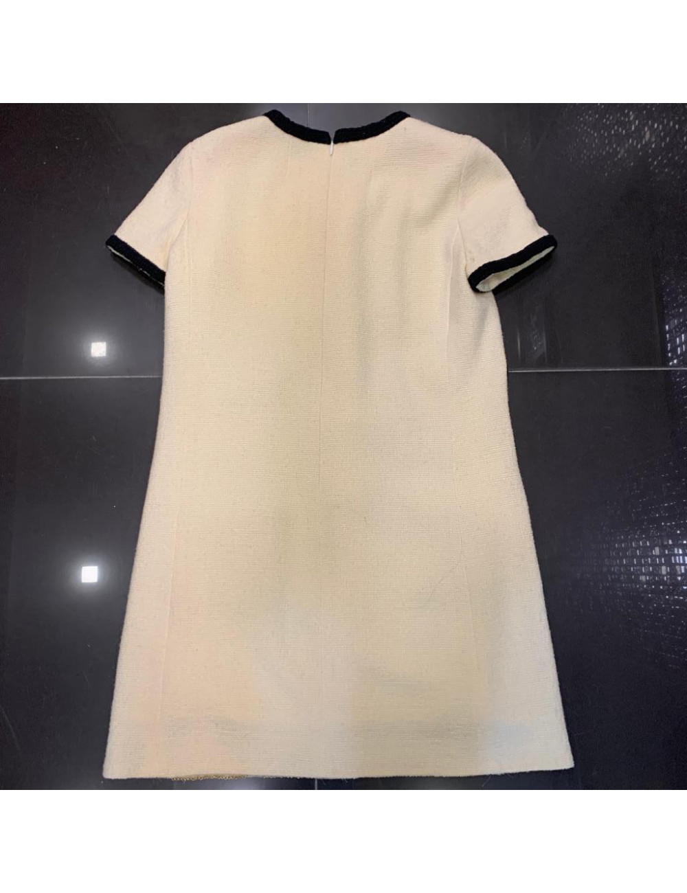 Robe T 40 CHANEL en laine beige et ganses noirs