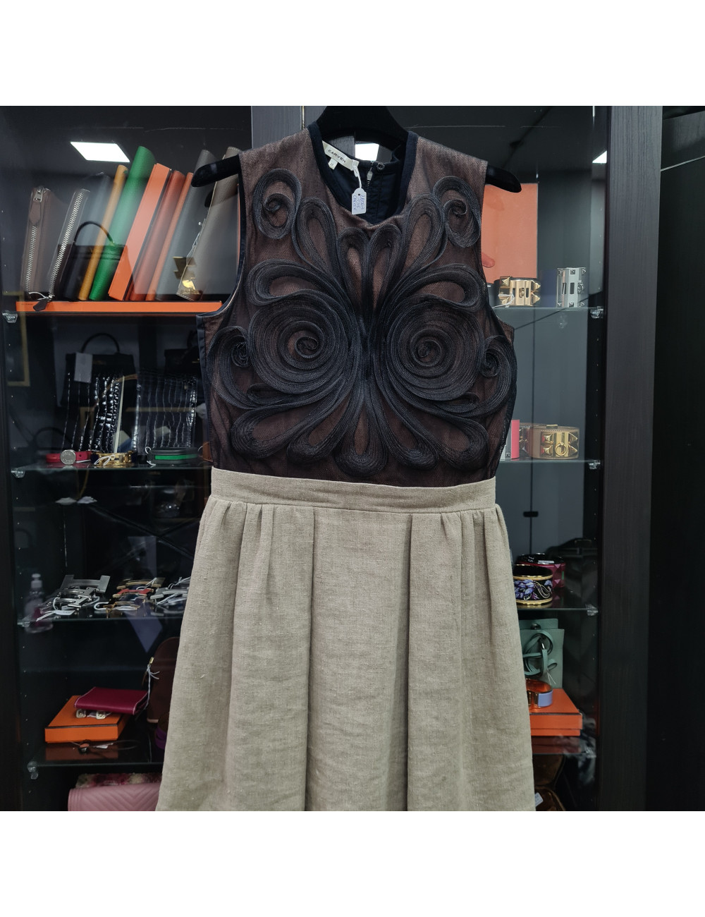 Robe CARVEN dentelle noire et lin beige