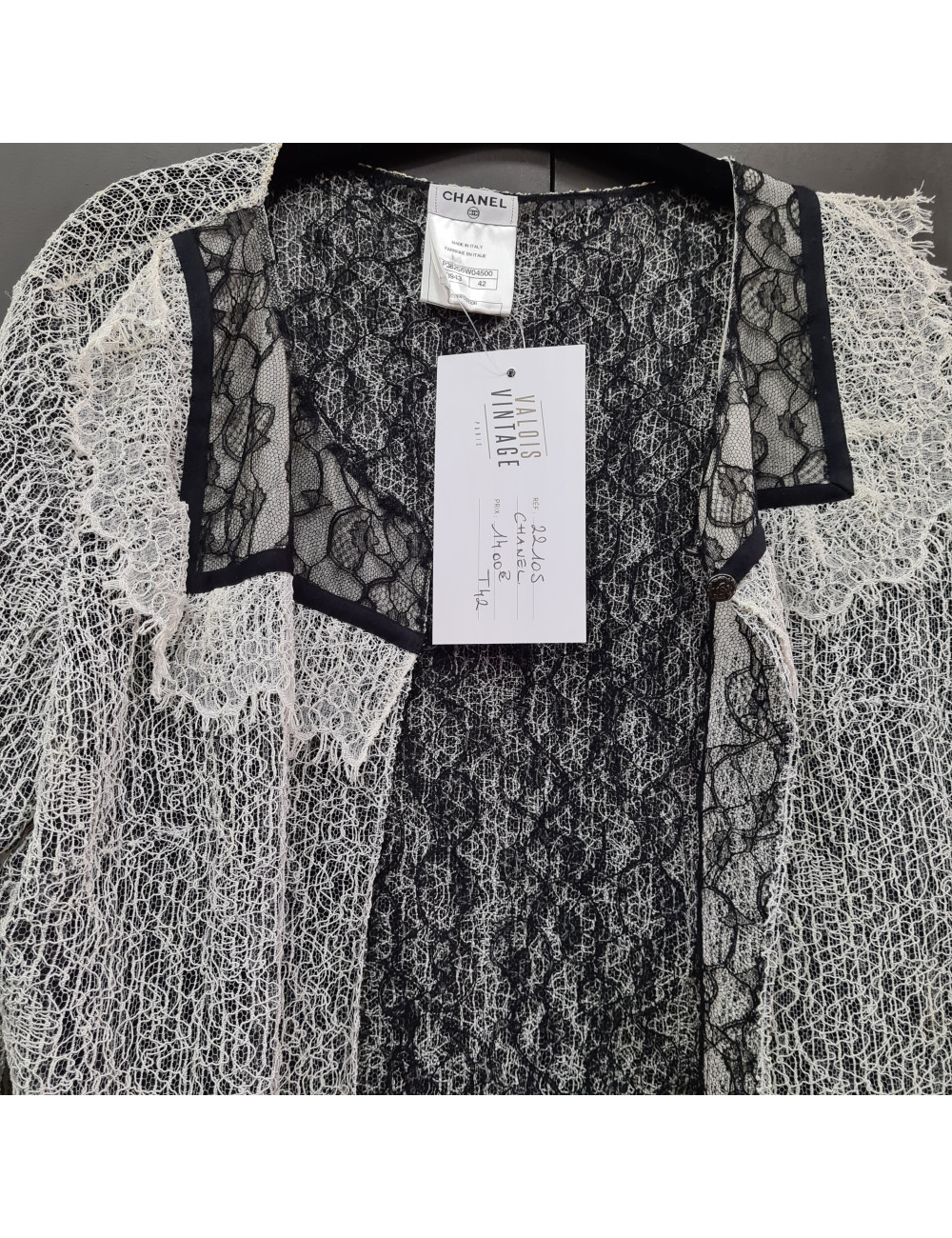 Blouse veste CHANEL T 42 dentelle noire et blanche