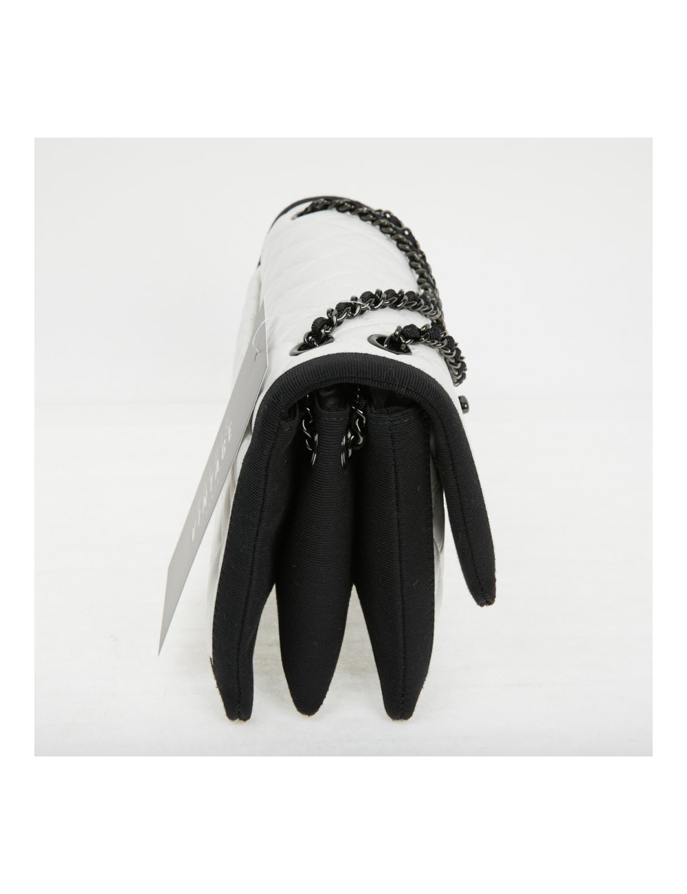 Sac à main Chanel cuir blanc gansé de noir